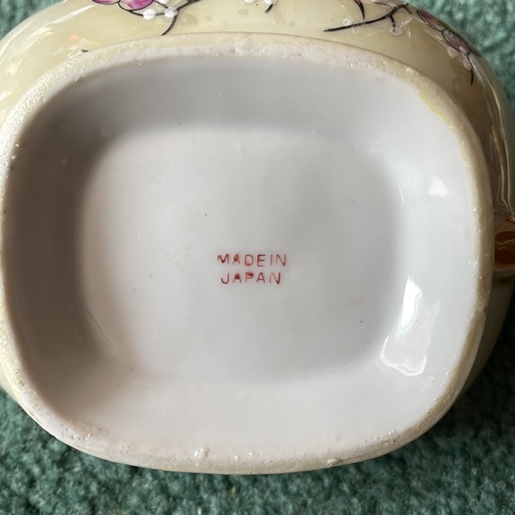 Made in Japan vintage cream and sugar set ,excellent condition - Picture 4 of 5